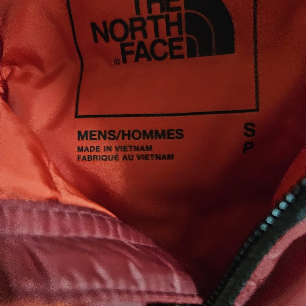 The North Face Men’s Terra Peak Vest: BEETROOT: NEW WITH TAGS: SIZE SMALL